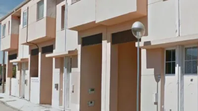 Chalet pareado en venta en Calle Zamora, Monfarracinos de 100.500 €